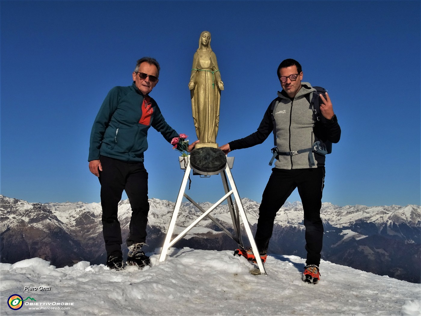 40 La prima volta alla Madonnina del Baciamorti (2009 m) con Raffaele  pestando neve!.JPG